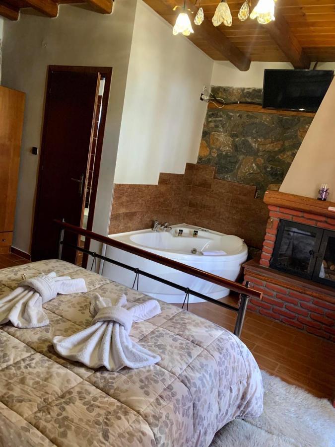 פלאיוס אגיוס אתנאסיוס Guesthouse Nifada Tou Vorra מראה חיצוני תמונה